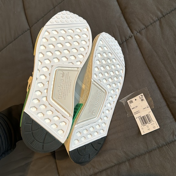 Adidas NMD R1 - Picture 4 of 6